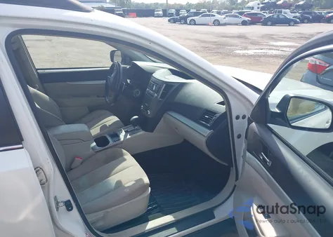 2013 Subaru Outback 2.5I Premium z USA, uszkodzony, nr VIN 4S4BRCCC0D3244981